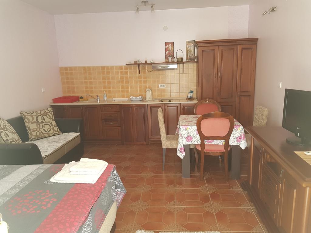 Apartments Nensy Bar Luaran gambar